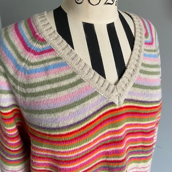 Old navy striped v neck sweater - Picture 5 of 8